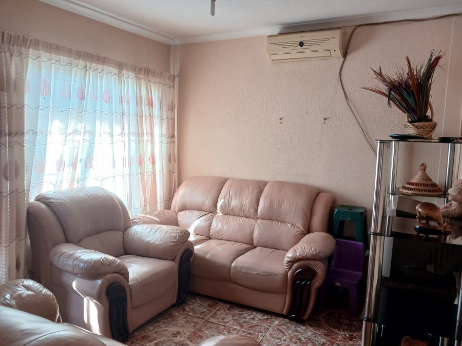 2 Bedroom Property for Sale in Tlhabane West North West